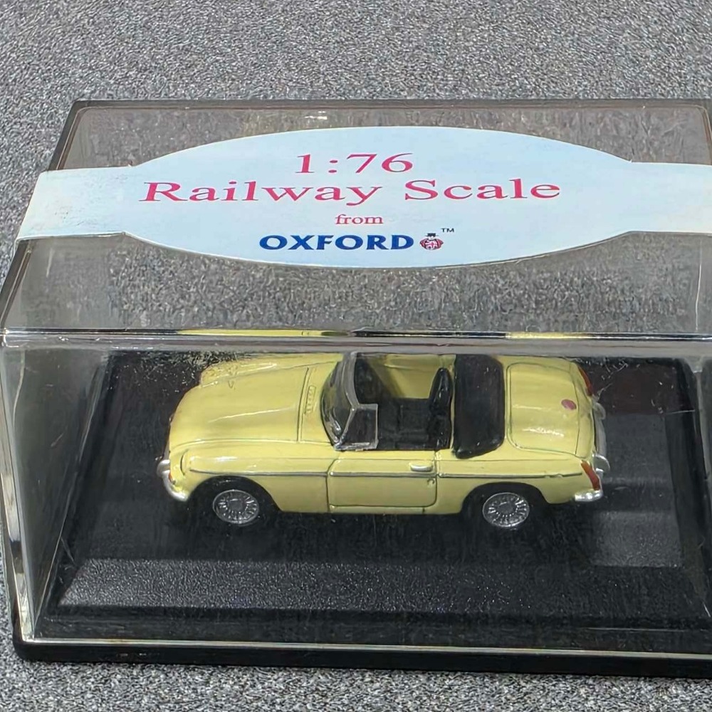 Oxford Diecast MGB Roadster 1:76 Scale Yellow Excellent British Sports Car